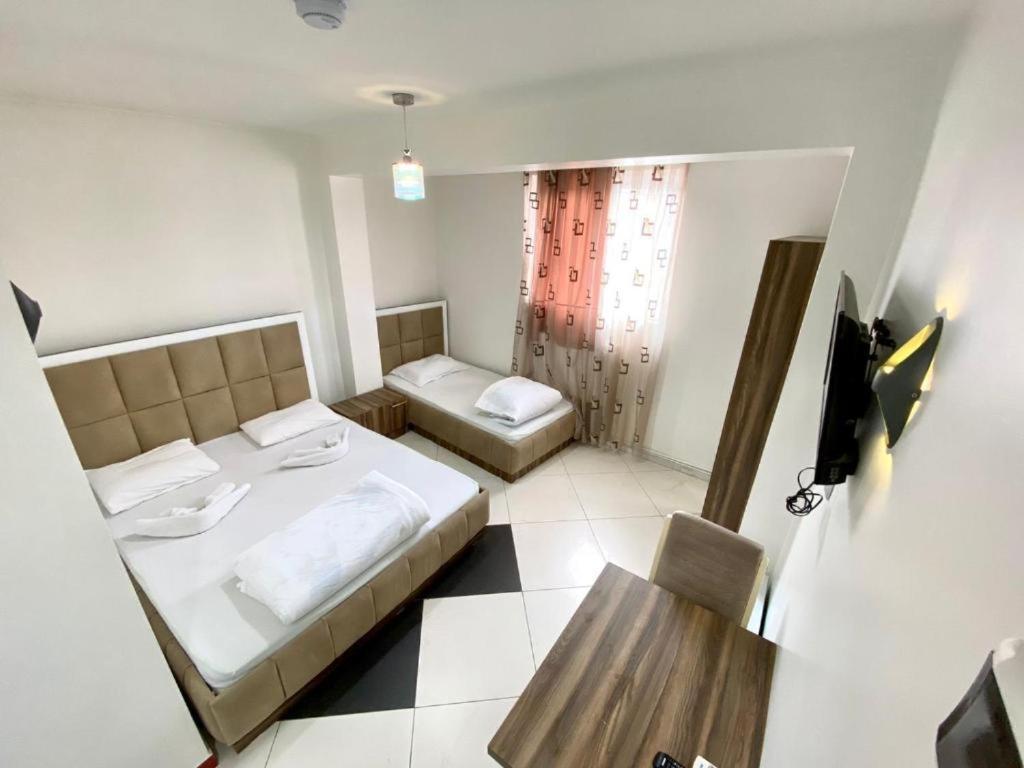 Hotel Heimli プリシュティナ エクステリア 写真